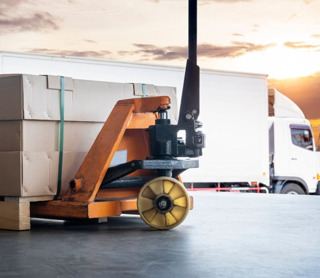 Cross-docking solutions in Calgary by OLIMP to cut costs and speed up logistics.
