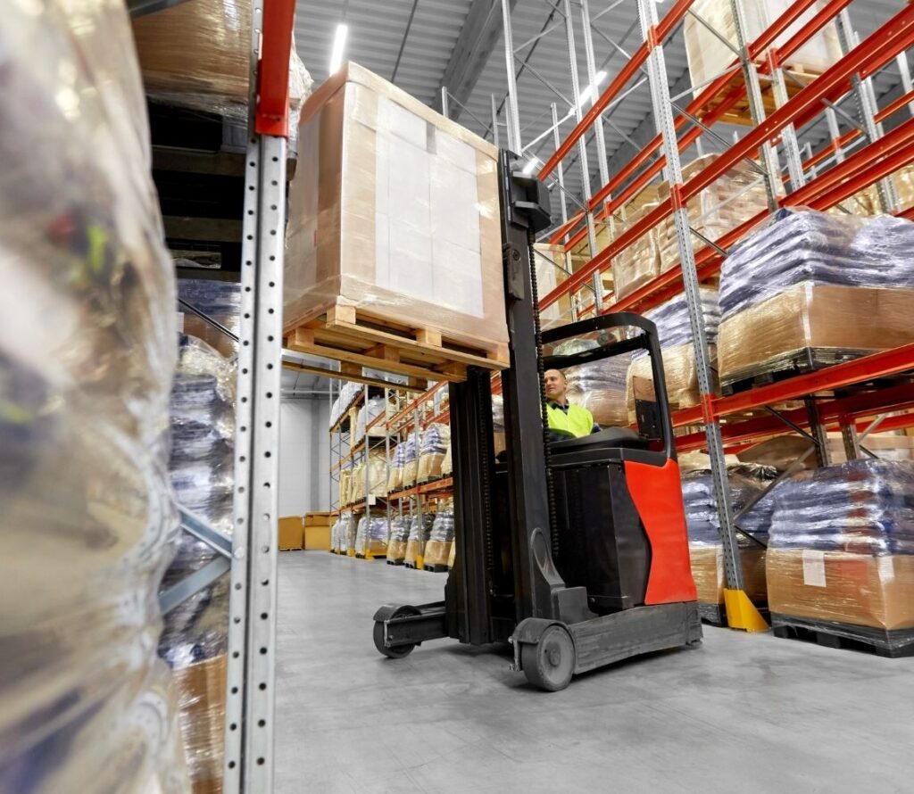Efficient cross docking near Laredo for same day freight transfer between Mexico and the United States.