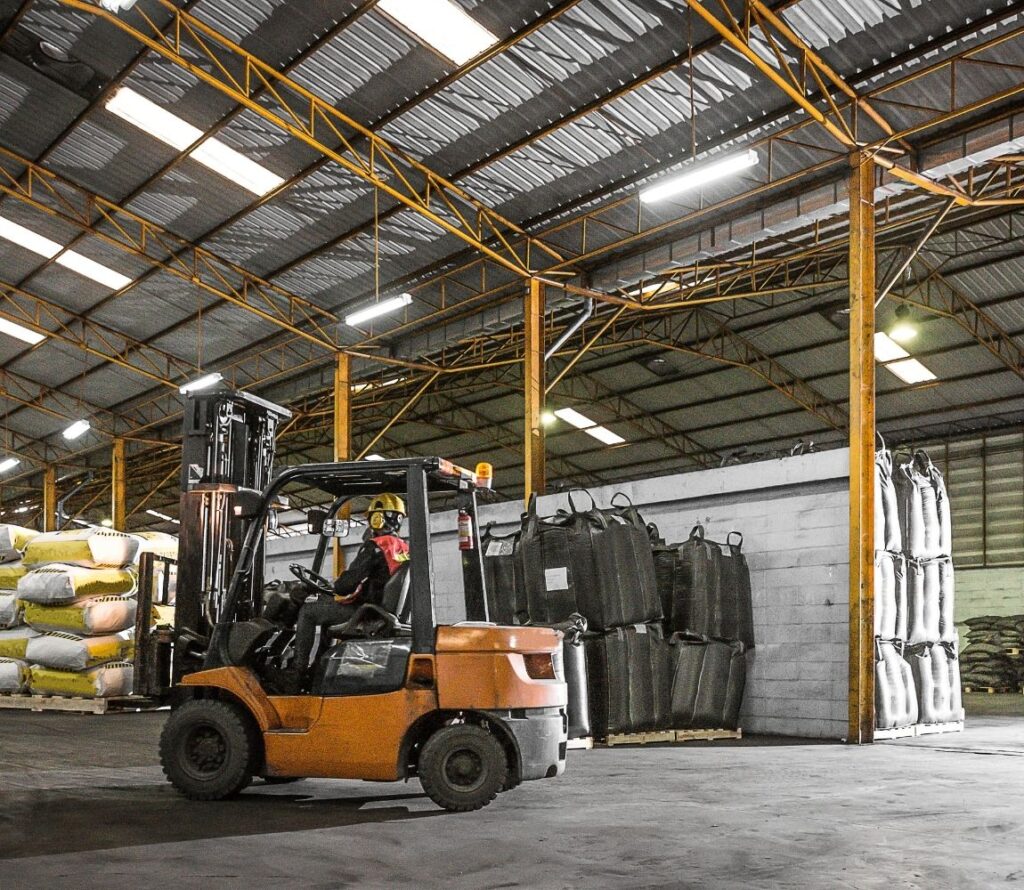 Unlock the benefits of enhanced inventory control and faster delivery times with OLIMP Warehousing’s cross-docking and transloading solutions. Streamline your supply chain today!