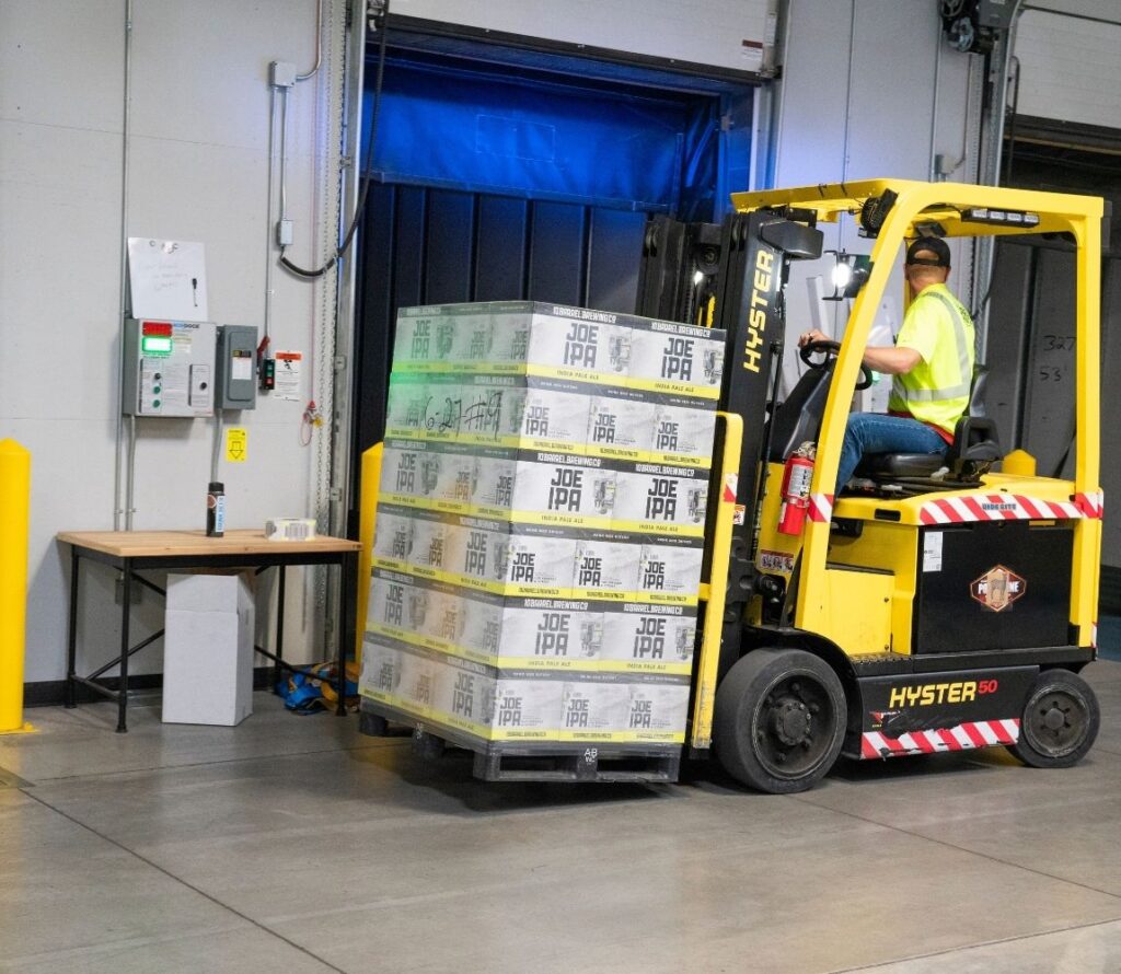 Leverage our cross dock warehouse strategies and warehousing solutions to speed up your operations and reduce costs.