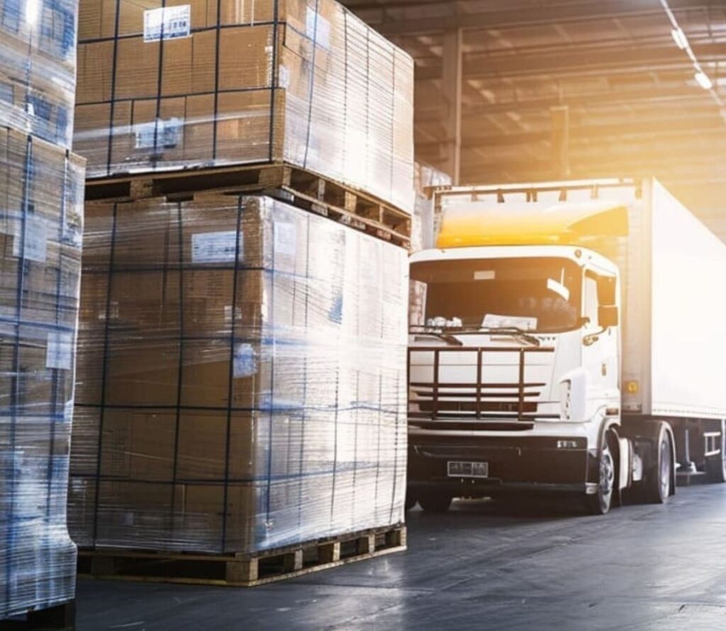 OLIMP Warehousing offers precise pallet rework services in Montreal, ensuring the stability of your pallets and products to reduce damage and improve supply chain efficiency.
