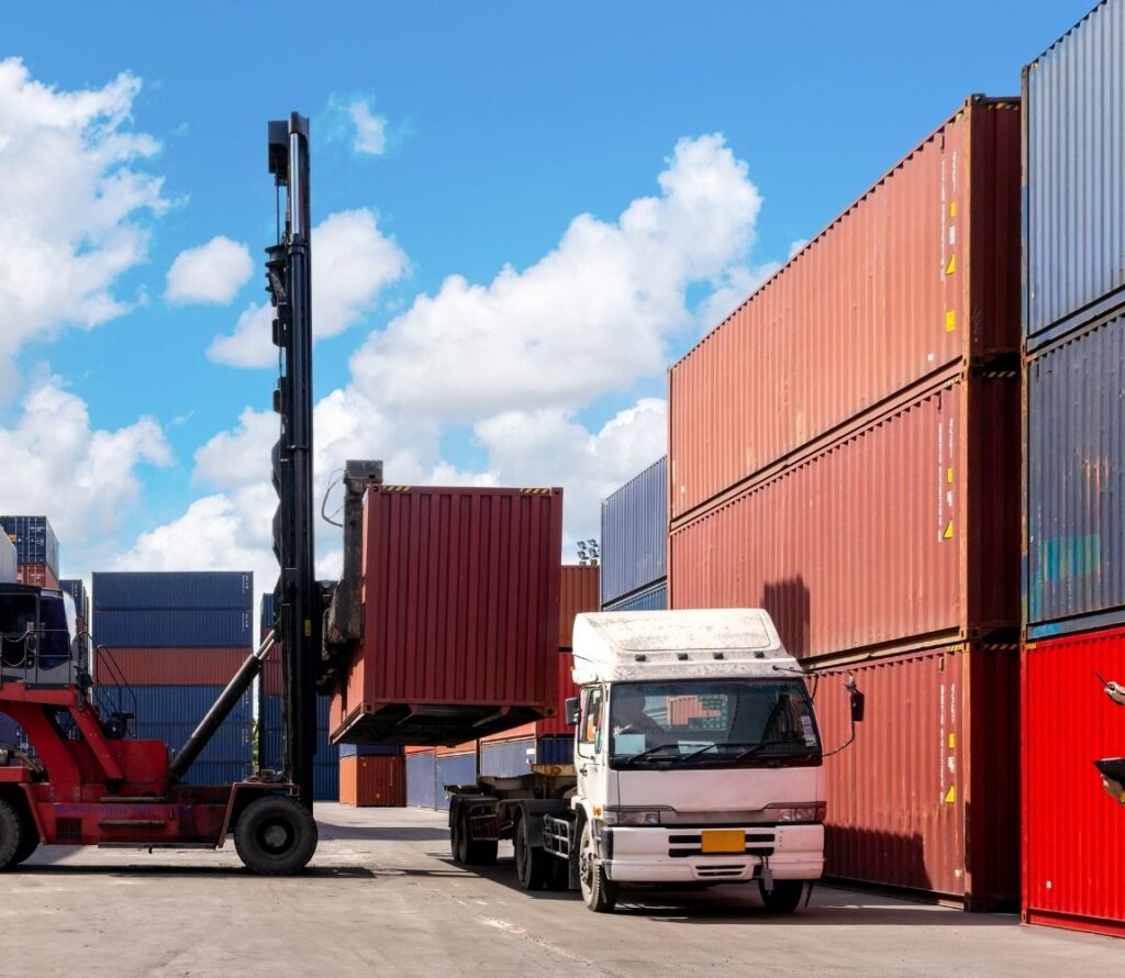 Our cross docking and transloading warehouses ensure smooth transitions and faster delivery.
