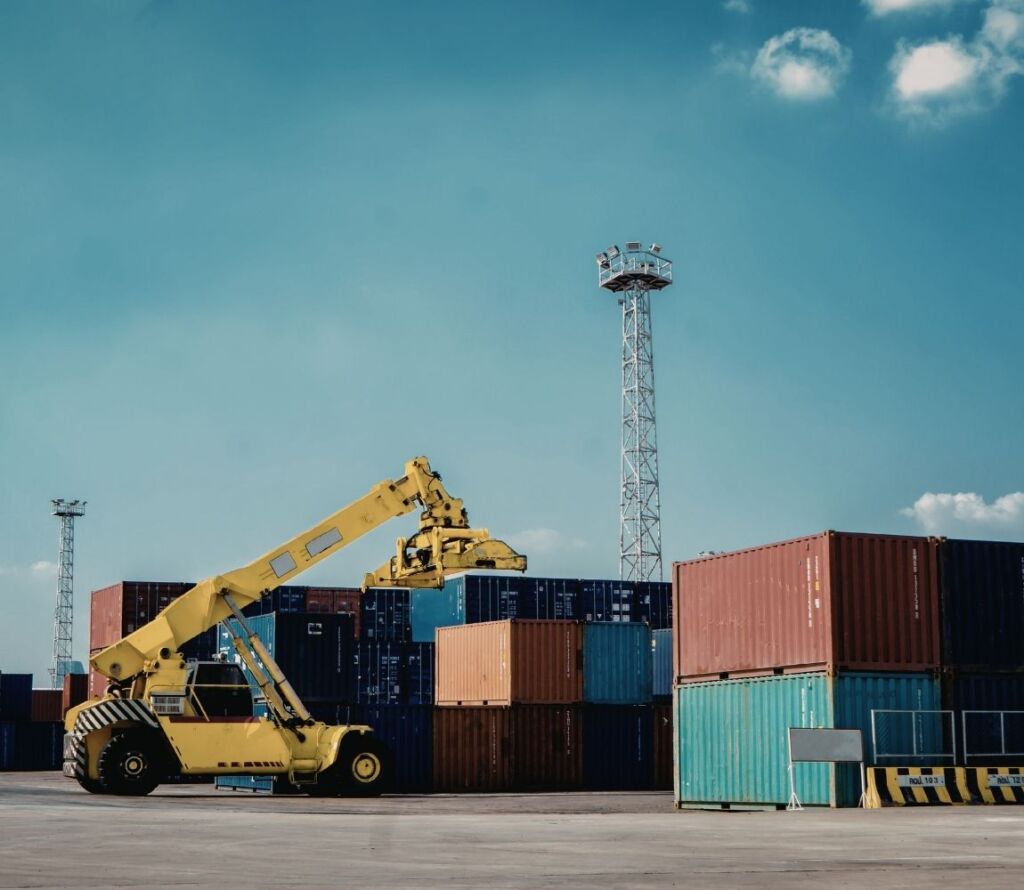 Real-time updates on warehouse operations and container handling