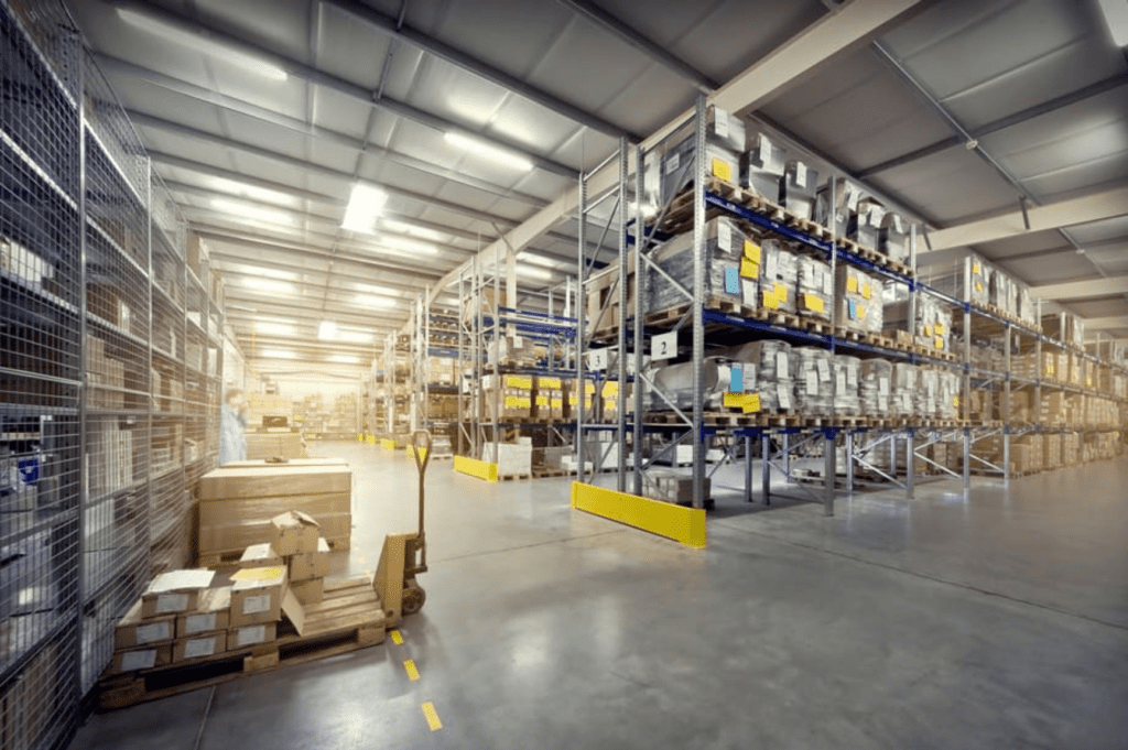 Strategically located warehouse in Miami offering storage, cross-docking, and distribution services.