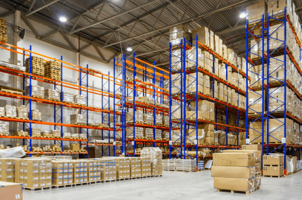 Miami 3PL warehousing facility with pallet storage for logistics professionals and retailers.
