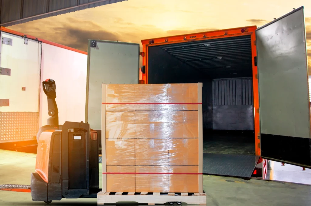 Cross dock facility handling palletized freight for commercial shippers